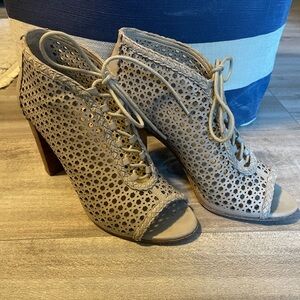 Cage taupe Via Spiga wood heels